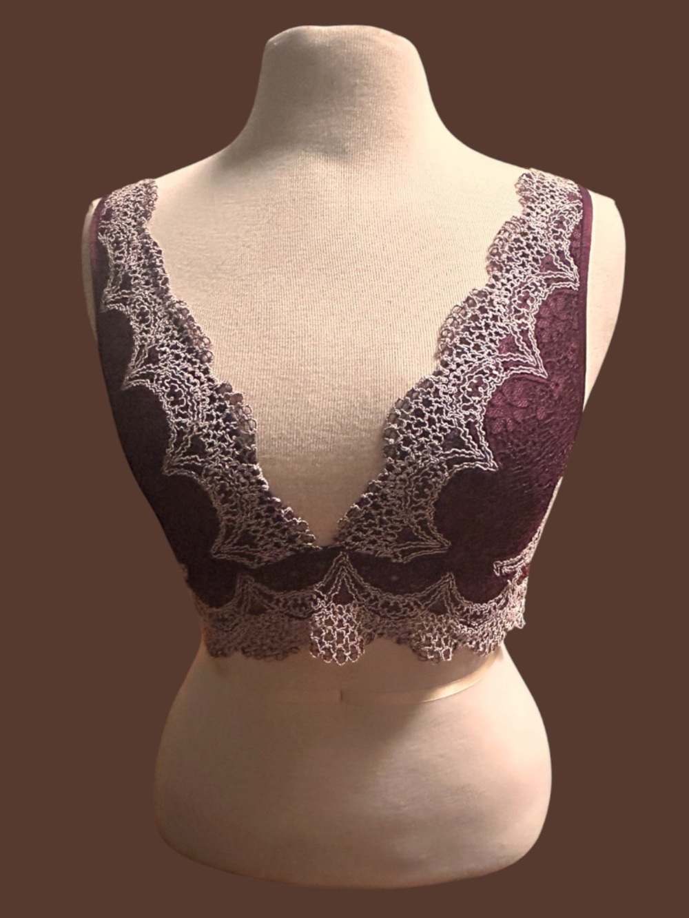 Victorias Secret SEXY Bralette Bra Crochet Lace V Neck  Ruby VGU Sz  Md